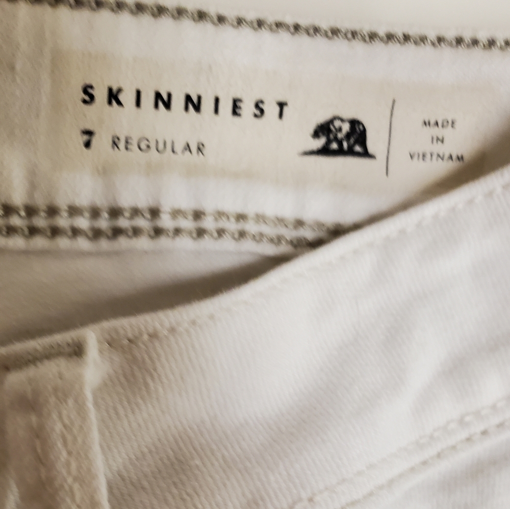 Bullhead Skinniest White Jeans 7 Reg. 28x28 - Picture 6 of 8